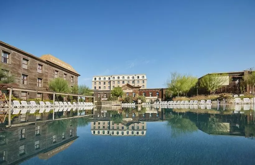 Hotel Gold River